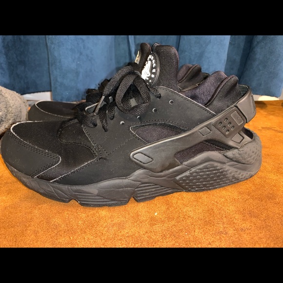 black huaraches size 9